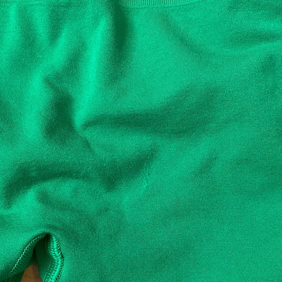 Alphalete Amplify 4.5” Short - Picture 4 of 12